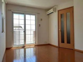 ウォーター フィールド E【1階】の居間