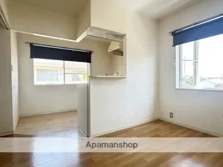 ロイヤルハイツA【2階】の居間