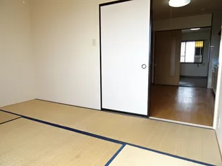 SURPLUSホープ【2階】の内装