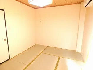 SURPLUSホープ【2階】の内装