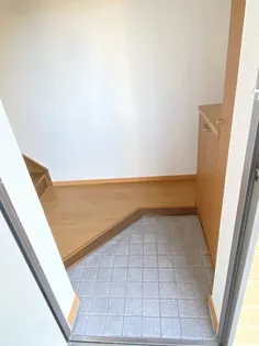 プリーマITA【2階】の玄関