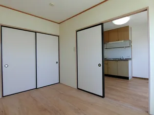 SURPLUSとまり木【2階】の内装