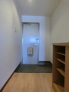 SURPLUSとまり木【2階】の玄関