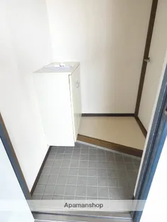 MANSION EVER GREEN【212号室】の玄関