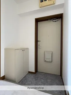 メローネINN【1階】の玄関