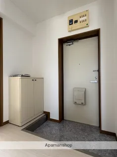 メローネINN【3階】の玄関