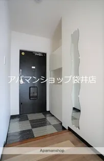 ロイヤルハイツ【I101号室】の玄関