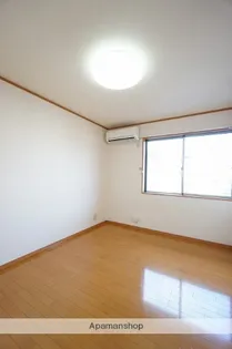 中島ベイコートB【2階】の居間