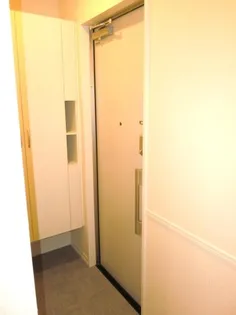 メゾンクレセント2八田【3階】の玄関