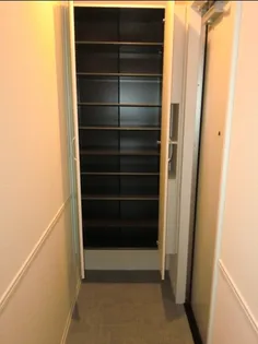 メゾンクレセント2八田【2階】の玄関