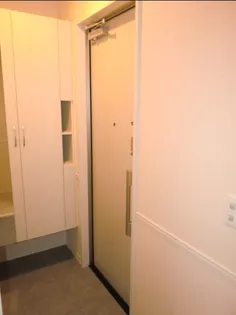 メゾンクレセント2八田【2階】の玄関