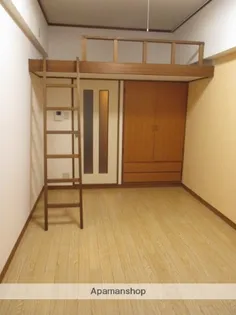 メゾンド パラディ【2階】の居間