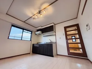 ファミール大津【4階】の外観