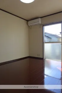 ハイタウン杉【102号室】の居間