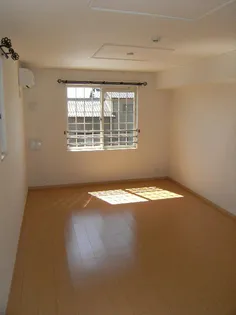 サニーNT B【2階】の居間