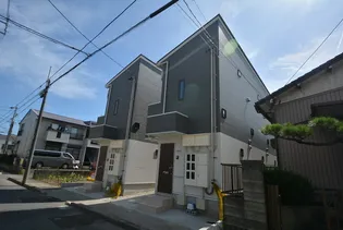 アースクエイク上条A棟(北棟)【1階】の外観