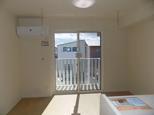 メゾン マリオット【2階】の居間