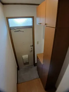 ラシーヌニツ家【2階】の玄関