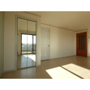 マンションCAT’S EYE II【3階】の居間