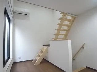 アースクエイク川間【102号室】の内装