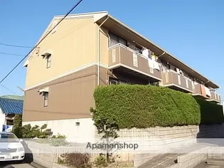 ファミールサーティーンセブンB【1階】の外観