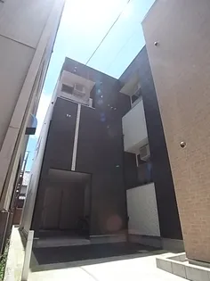 COLORS【1階】の外観