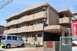 エステ−トグリ−ン【3階】の外観
