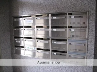 クリスタルハイツ【2階】の外観