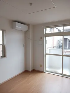 ファミール小杉Ⅱ【1階】の居間