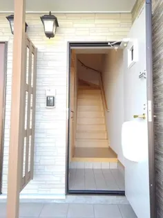 ラフィークA【2階】の玄関