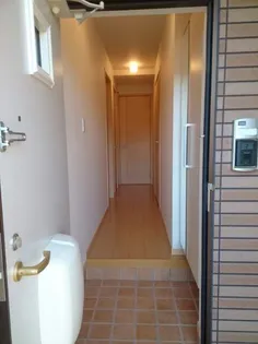 カーサ トランキーラ・藤【1階】の玄関