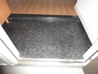 AVENIR ZUG【1階】の玄関