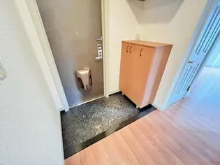 AVENIR ZUG【1階】の玄関