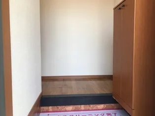 グロリアス・M【105号室】の玄関