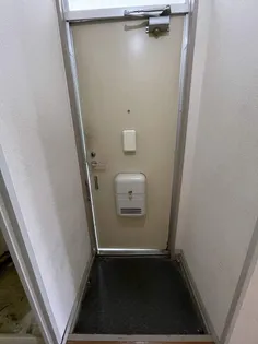 プレジール三宅 B【2階】の玄関