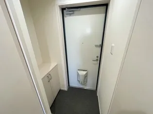 B−EK22【2階】の玄関