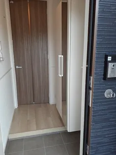 シャンポール六呂見【1階】の玄関