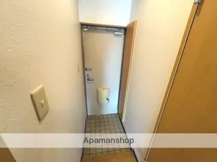 アルベールC棟【1階】の玄関