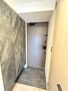 SーRESIDENCE四日市安島ALOGGIO【2階】の玄関