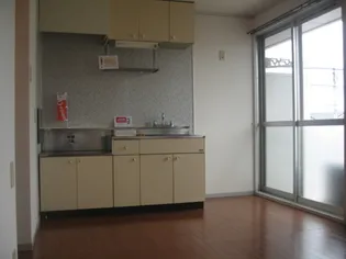 プレジール三宅 C【2階】の居間