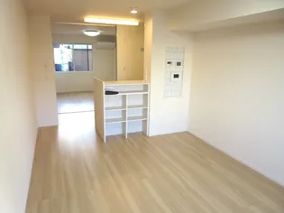 コンフィアンス【1階】の居間