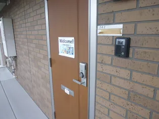 クレスト菰野【2階】の玄関