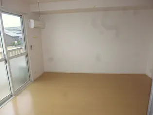 クレスト菰野【2階】の居間