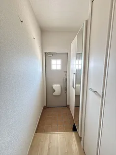 パルティール【2階】の玄関