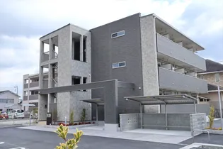 YUI【2階】の外観