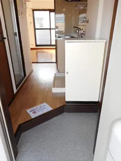 SURPLUSコスモス【1階】の玄関