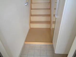 アプリコット エム【2階】の玄関