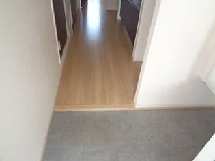 HAPPY【1階】の玄関