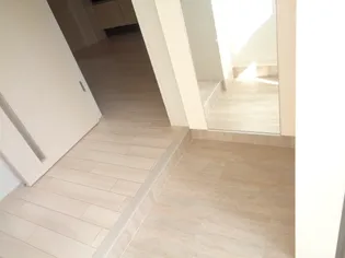 トロン【1階】の玄関