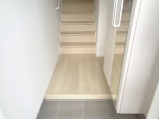 プリマイール Ⅱ【2階】の玄関